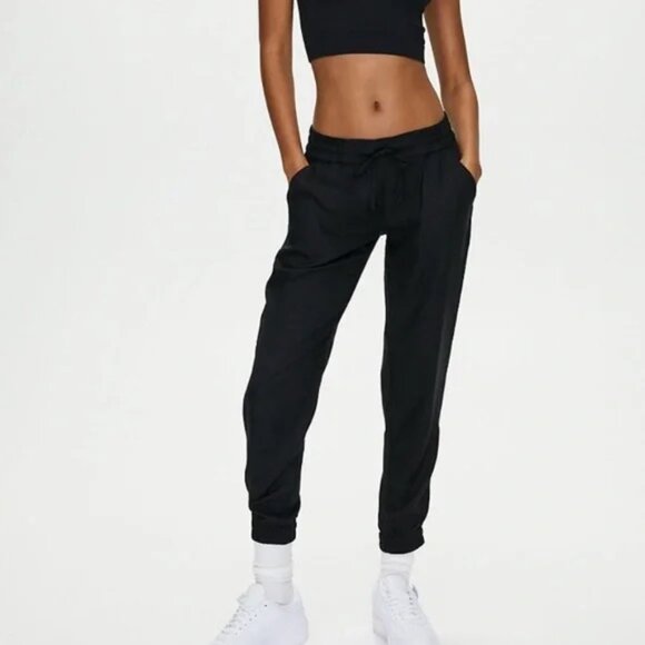 Aritzia Azure Skies Black Jogger Pants Womens Size Medium - Picture 1 of 6